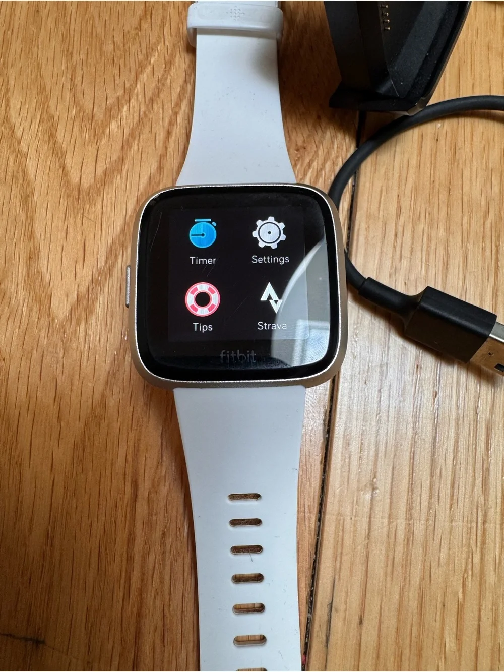 Model FB415 White Smartwatch with Slim Silicone Band
